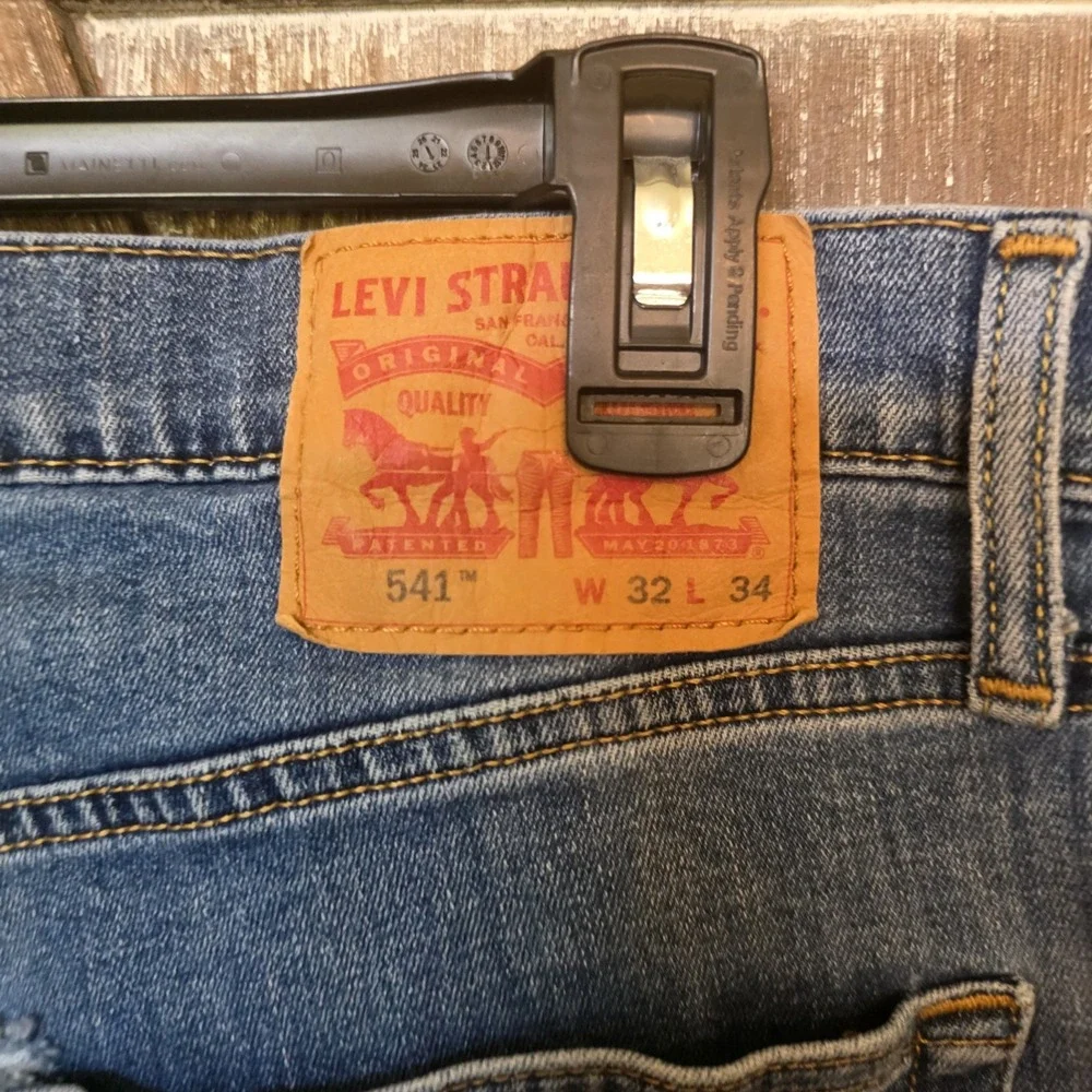 Levi's Jeans Men's Size 32/34 Medium Wash Blue Denim Straight Leg 541 Stretch